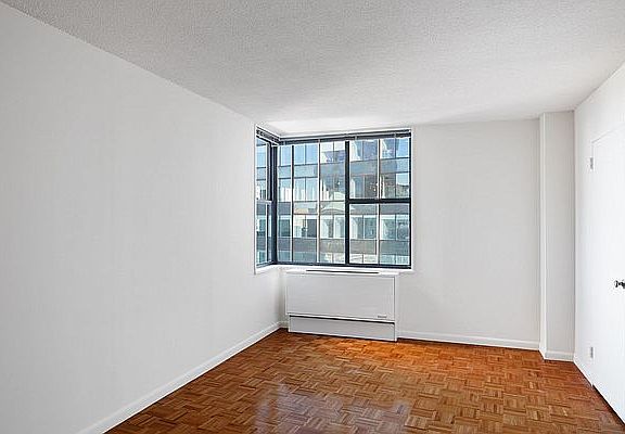 5th image of 211 W 56th St #A6