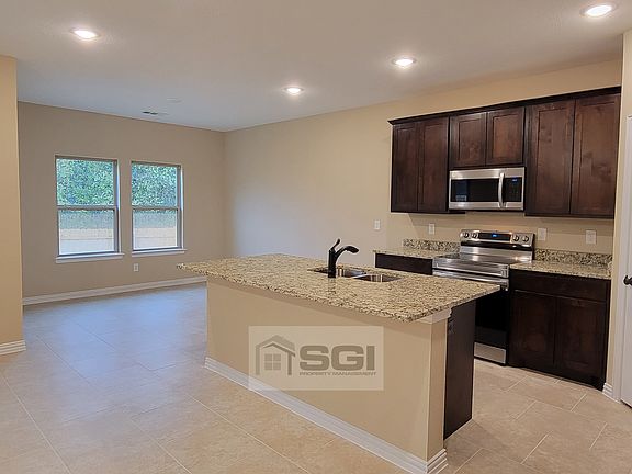 3rd image of 120 Canales Cir
