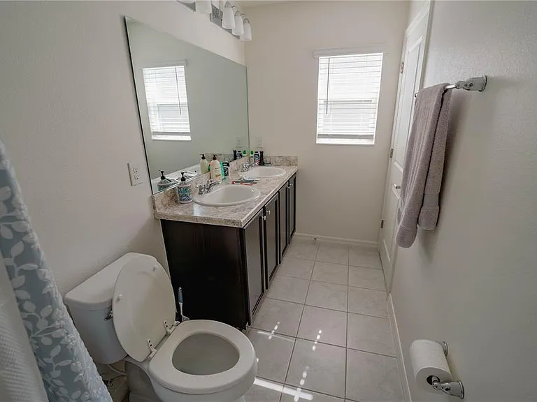 10561 Laguna Plains Dr — Photo 11