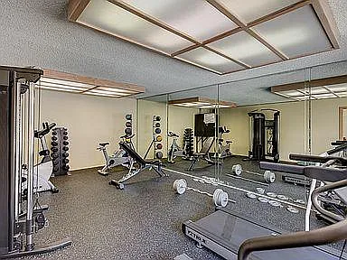 355 S Madison Ave — Photo 4