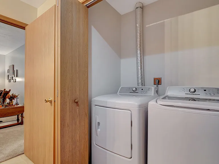 533 S Iver St #1 — Photo 8