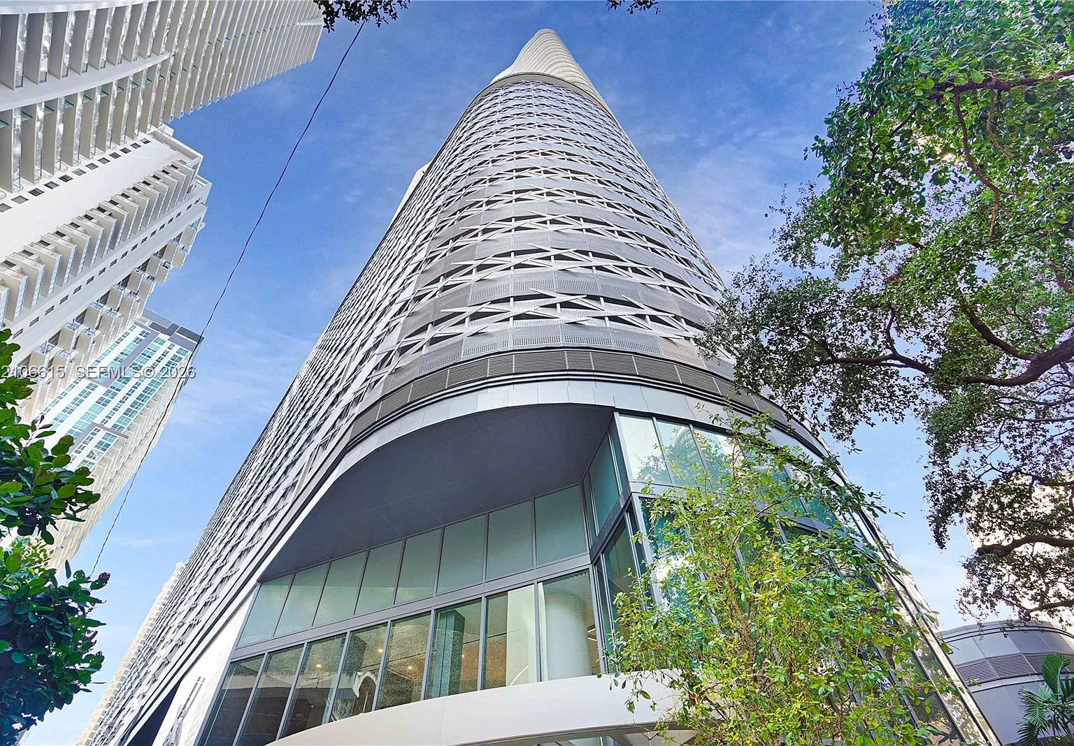 Brickell Flatiron Condo — Photo 2