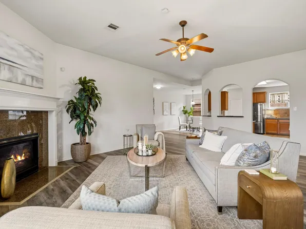 125 Avery Springs Ln, Dickinson, TX 77539
