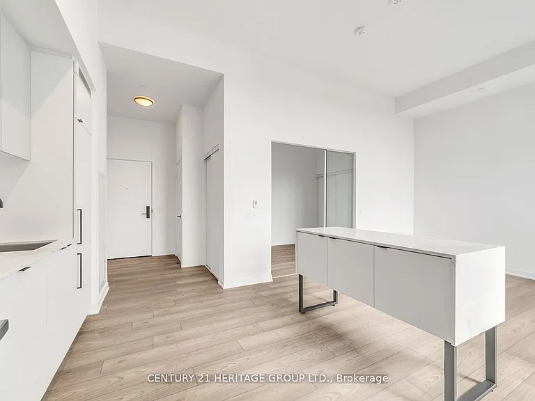 285 Dufferin St #422 — Photo 12