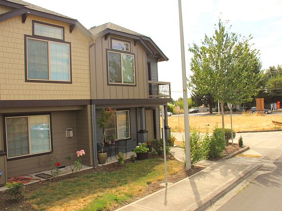 2nd image of 13711 NE 64th Cir