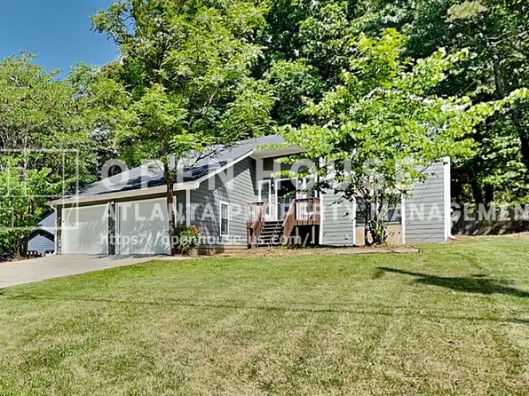 548 Julius Dr, Stone Mountain, GA 30087