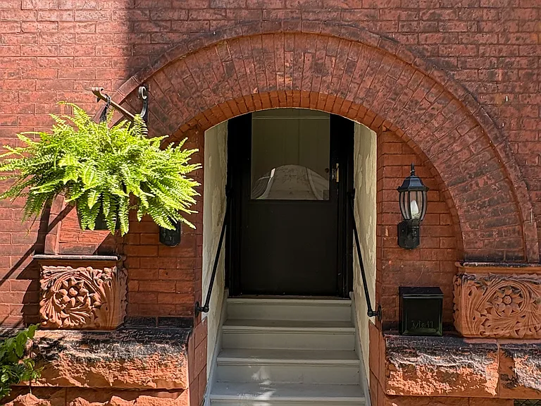 32 Linwood Ave — Photo 1