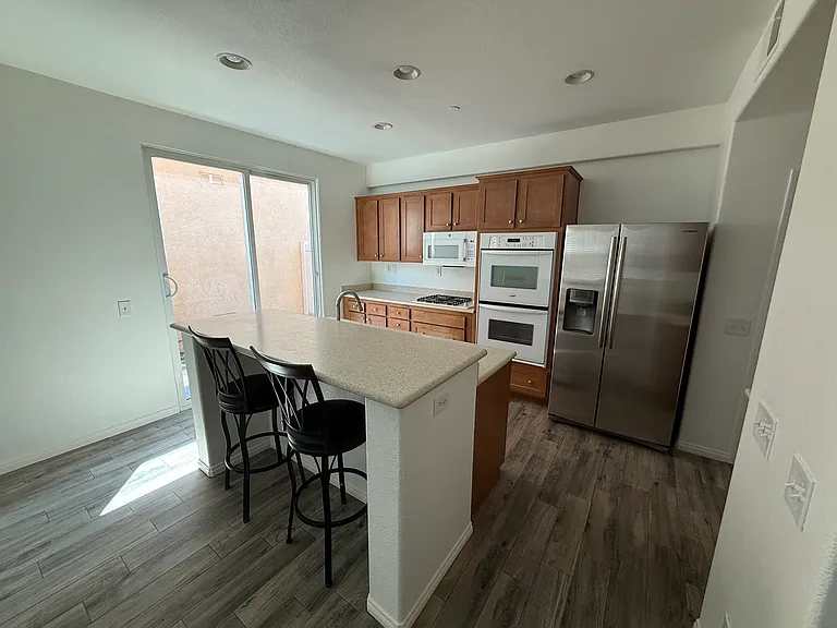 1880 Sora Ct — Photo 4