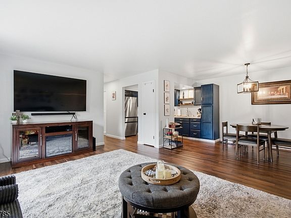2nd image of 315 Ringwood Ave