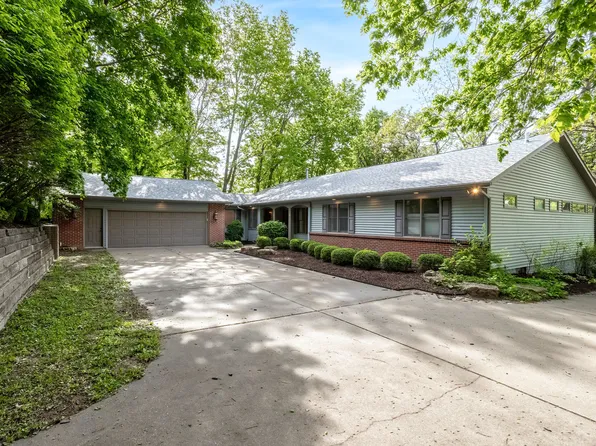 60 Custer Ter, Bettendorf, IA 52722