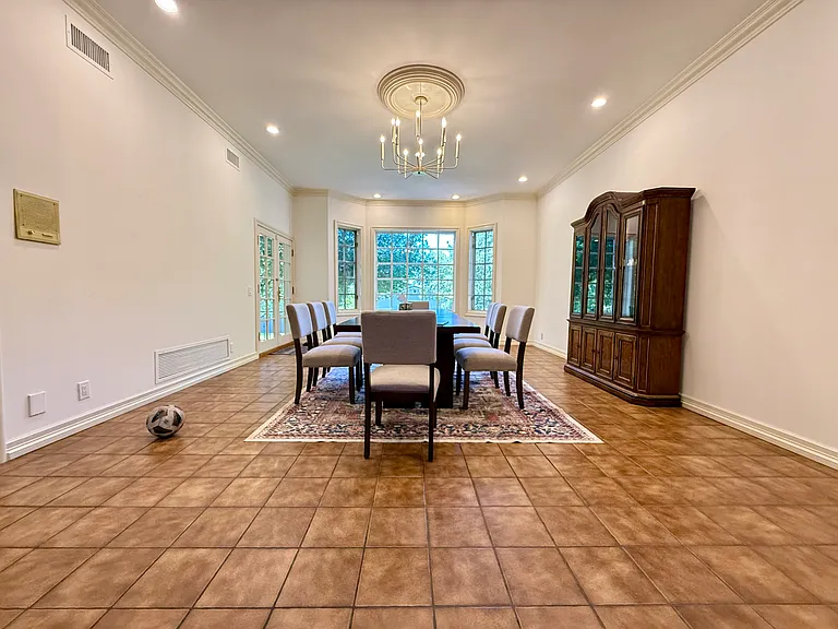 533 E Sierra Madre Ave — Photo 8