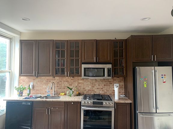 4th image of 184 8th St #2A