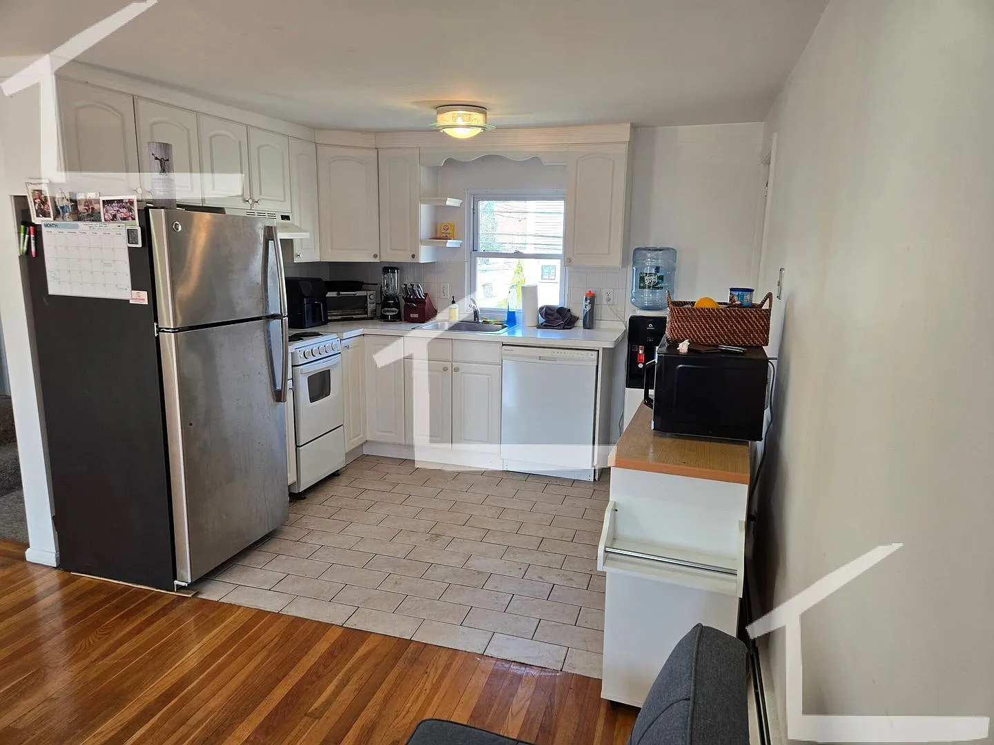 9/1 No Fee! 3BR/2BA townhouse near Watertown Sq w/pkg! — Photo 4