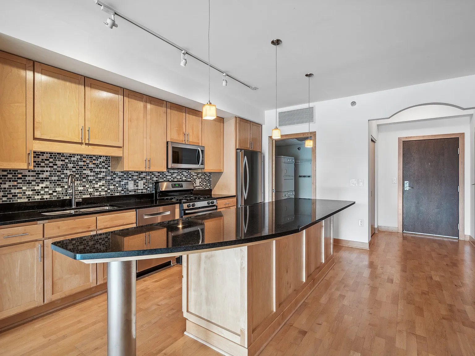 1 bed, 1169 sqft, $1,995 — Photo 2