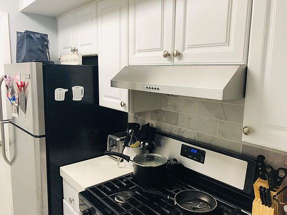4th image of 572 E Windgate Ct