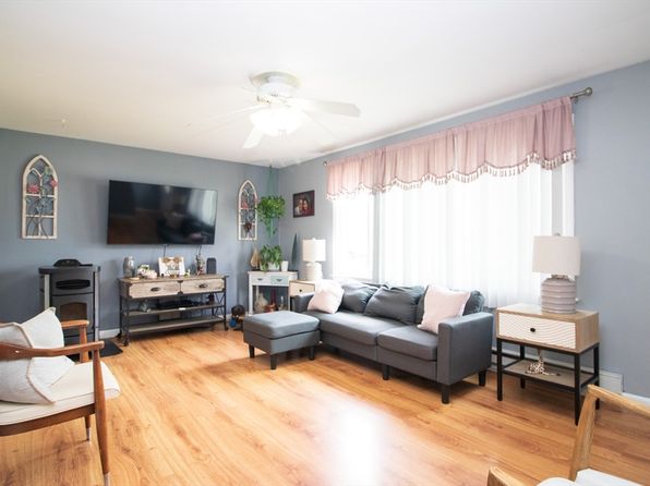 19 Leavitt St, Dracut, MA 01826
