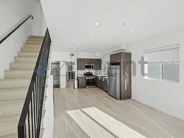 246 N Dillon St #1/2 — Photo 6