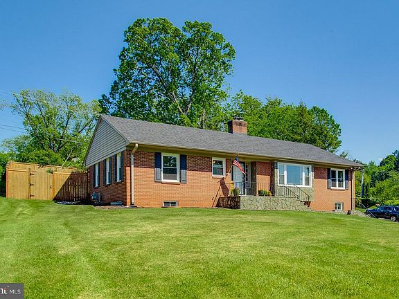 3rd image of 1201 Oaklawn Dr