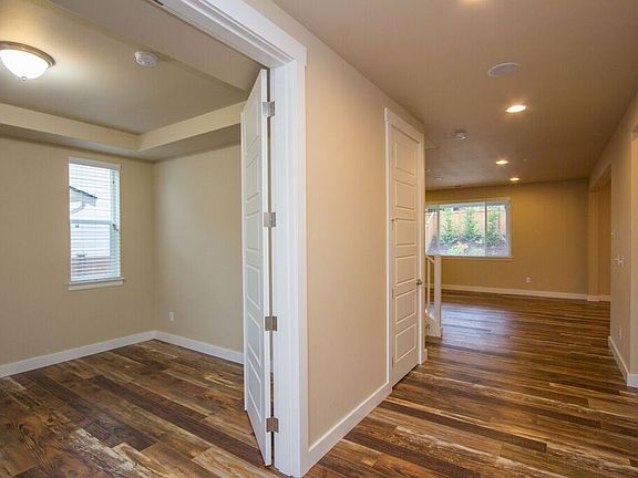 2nd image of 14018 Parkview Dr E