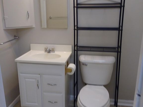4th image of 247 1/2 S Blaine Ave
