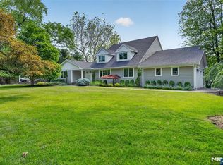 22 Glencarl Rd, Upper Saddle River, NJ 07458