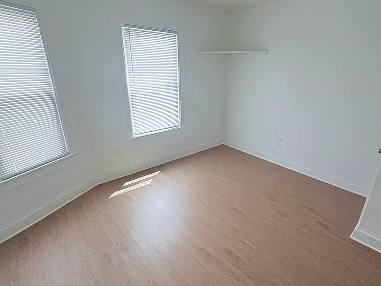 82 Malden St #2R — Photo 2