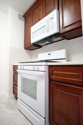 Rented by Link NY Realty | media 22