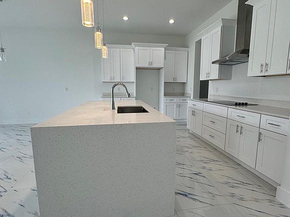 4th image of 827 Nimitz Boulevard