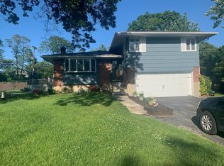 29 Windham Cres, Kings Park, NY 11754