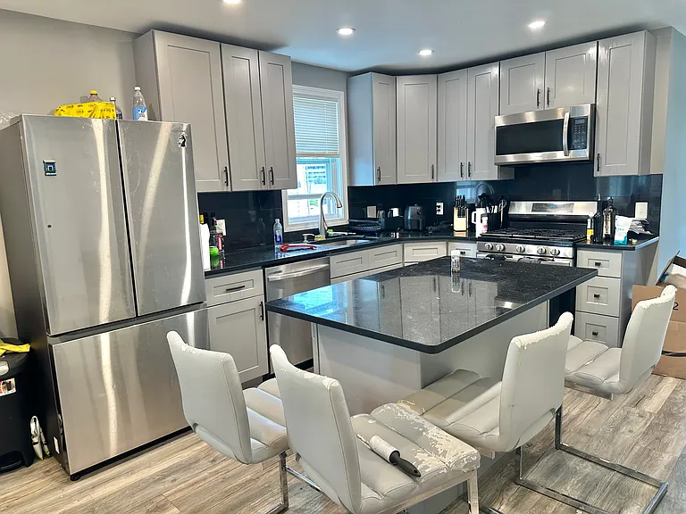14 Vermont Ave #3 — Photo 4