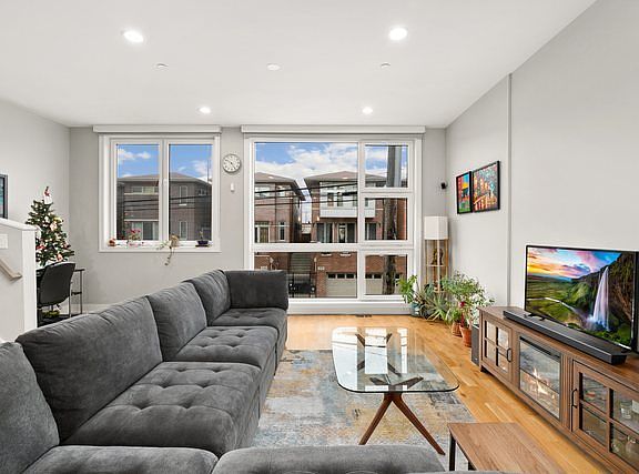 5th image of 3227 S Stewart Ave