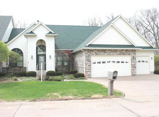 516 Hogan Ct, Muscatine, IA 52761