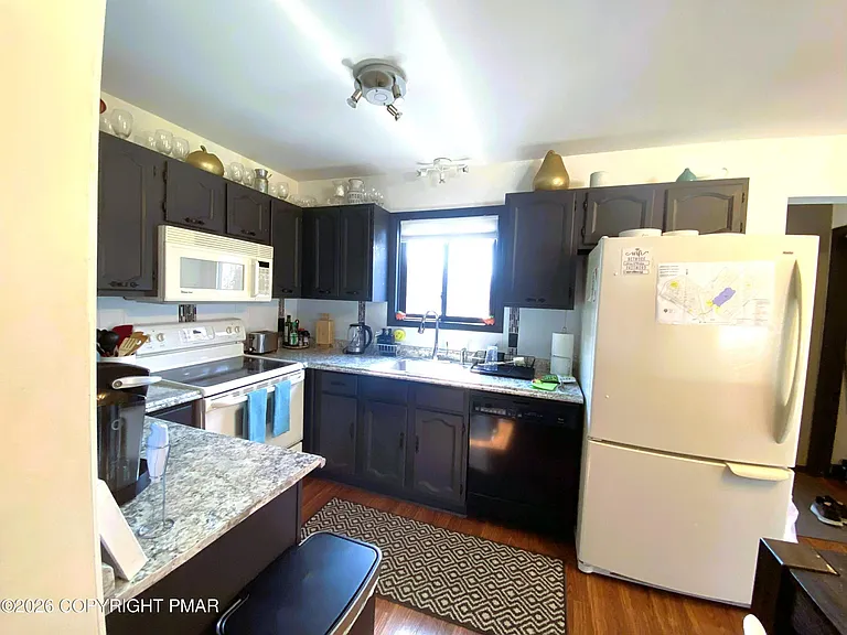 9026 Idlewild Dr — Photo 6