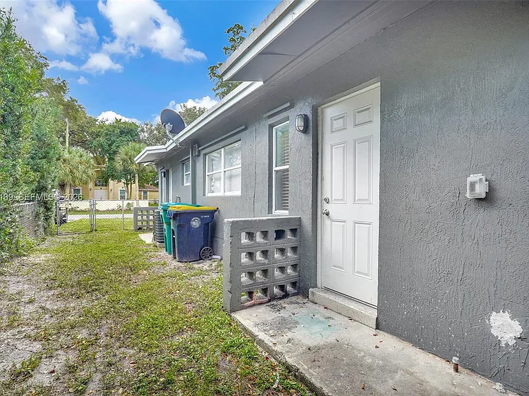 746 SW 4th St #1 — Photo 34
