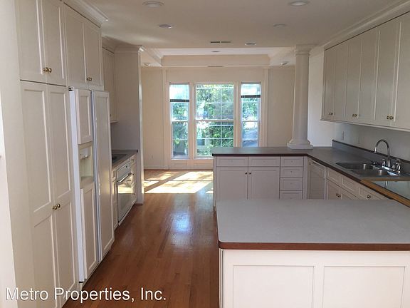 2nd image of 3435 W Cary St #B