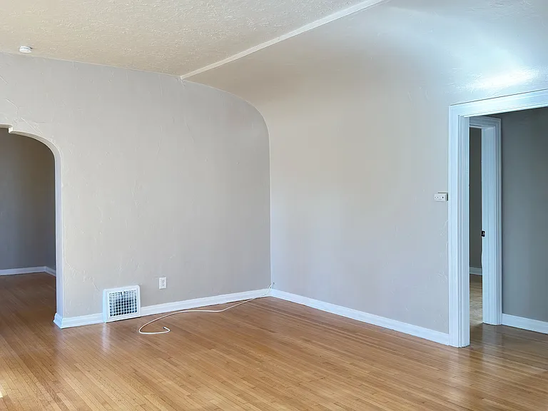 221 Loma Ave #C — Photo 6