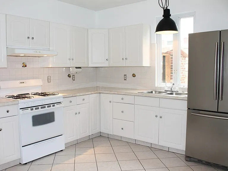 145 Pearl St #1 — Photo 1
