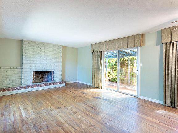 4th image of 3620 Sacramento Dr