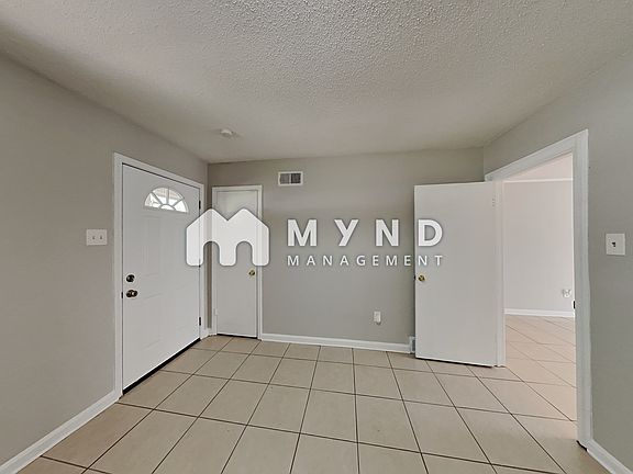 5th image of 2975 Mayfair Dr