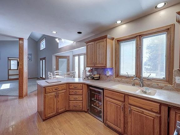 4th image of 3408 Lakeshore Dr