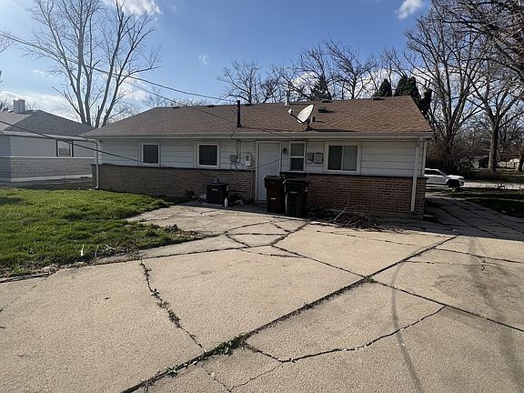 2nd image of 103 Shabbona Dr