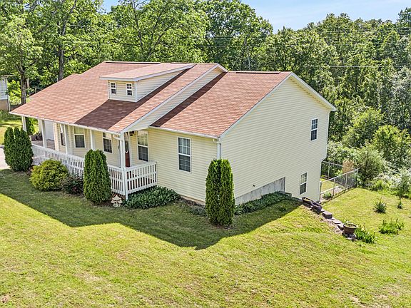 3rd image of 2717 Jennifer Drive