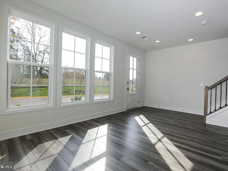 6722 Upland Manor Dr — Photo 33