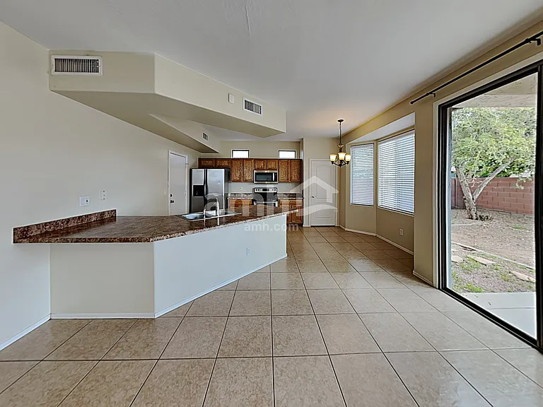 9817 E Escondido Ave — Photo 4
