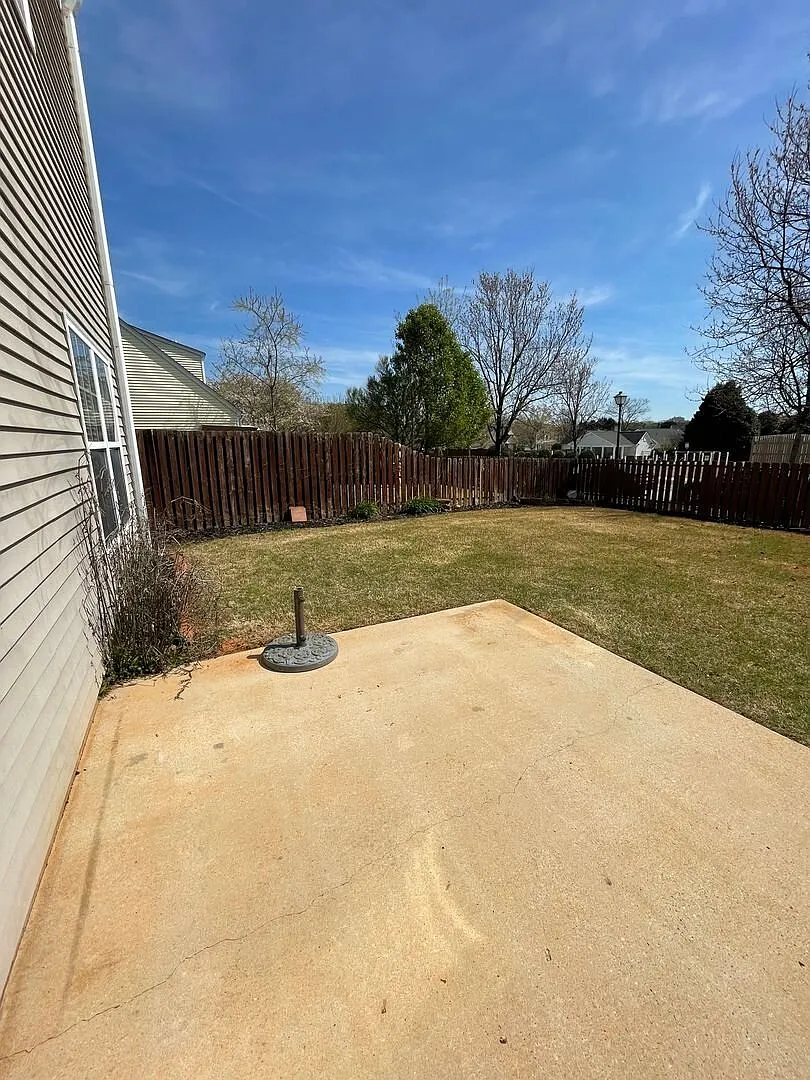 Lovely 3 Bedroom 2.5 bath Home in Bridges Estates, walking distance to Bridgeway Station!! — Photo 4