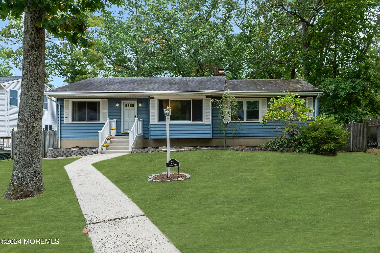 26 Laurel Place photo 1