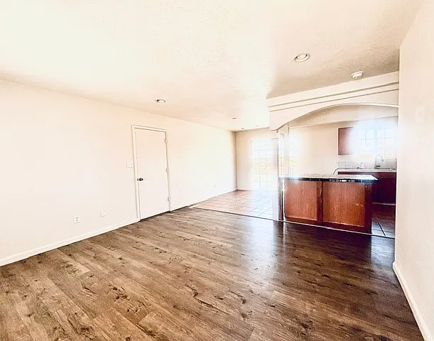 960 McKay Ct — Photo 2