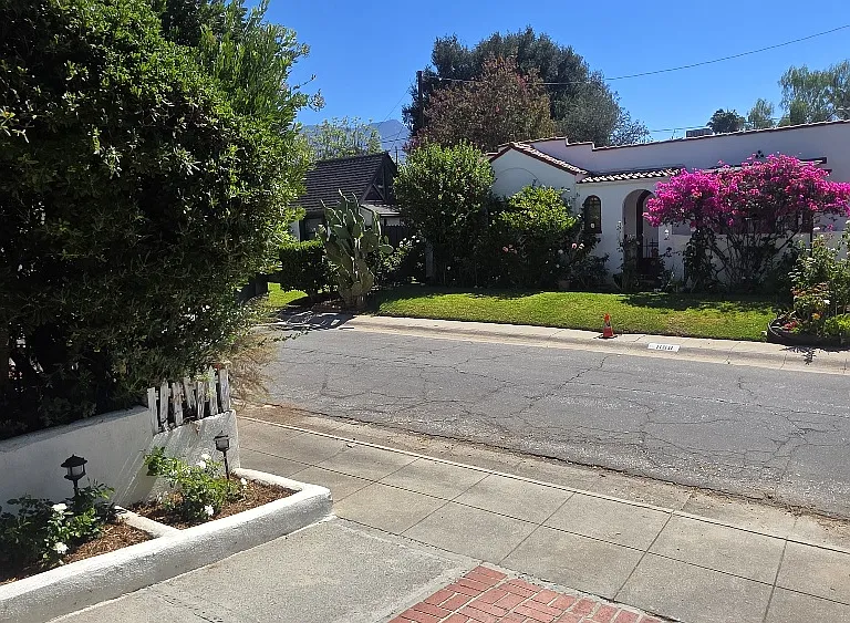 1151 Heather Sq — Photo 37