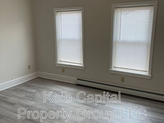 4th image of 7 Oak St APT 3