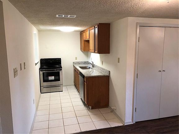 4th image of 8413 Sussex St